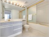 Master-Bedroom Bathroom